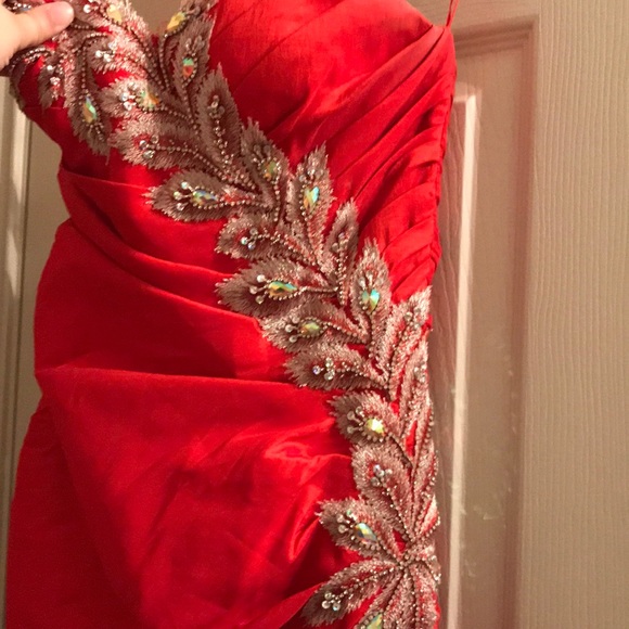 Red Ruched & Sequined Prom Dress💃🏽 - Picture 5 of 8